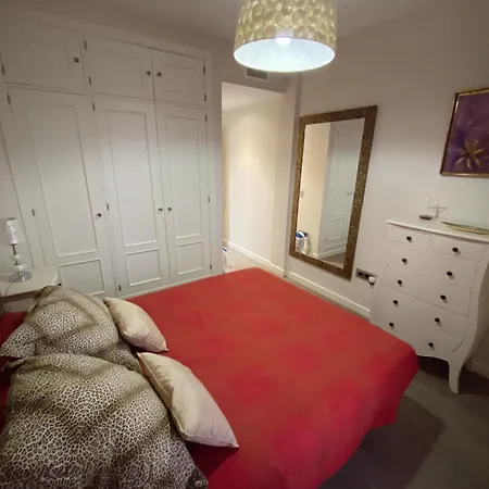 Beautiful & Cozy Apart. Pool & Parking-downtown