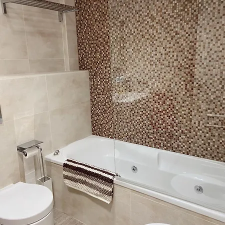 Beautiful & Cozy Apart. Pool & Parking-downtown Apartment